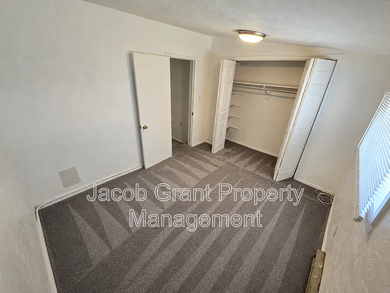 520 N Water Ave #1 — Photo 11