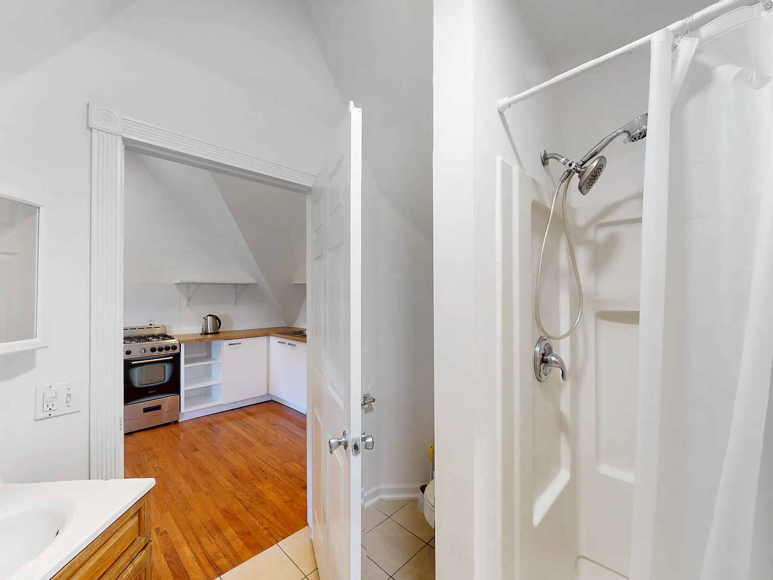 1 bed, $900 — Photo 3