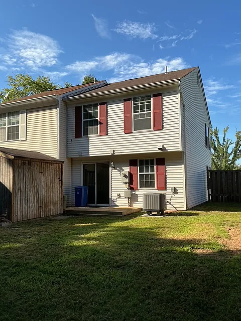 3 bed, 1.5 bath, 1044 sqft, $2,500 — Photo 3