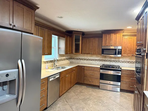 112 E Cloverdale Dr, Brinkley, AR 72021