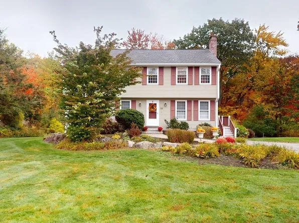 62 Bannan Dr, North Andover, MA 01845