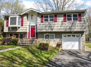 13 Linda Ln, Oak Ridge, NJ 07438