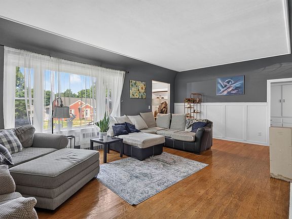 4th image of 2415 Glen Pl