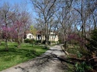 8713 Oak Manor Rd, Lenexa, KS 66227