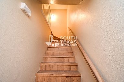 3rd image of 611 Sherwood Dr #F