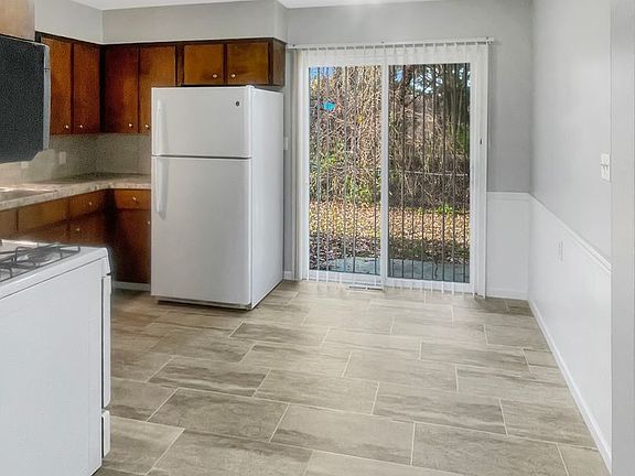 3rd image of 3523-3525 Wedgewood Dr SW #3523