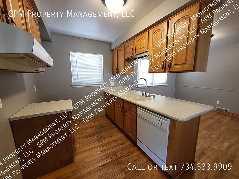 3277 Terry St — Photo 8