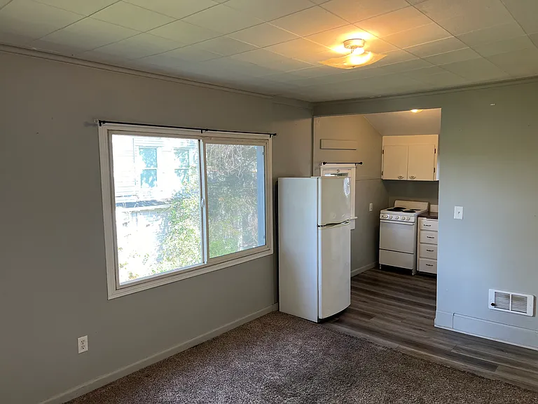 1102 W Sharp Ave #3 — Photo 3