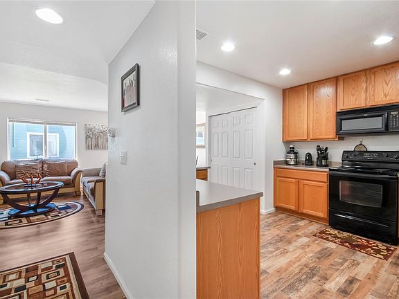 5th image of 18916 E 57th Pl Unit B