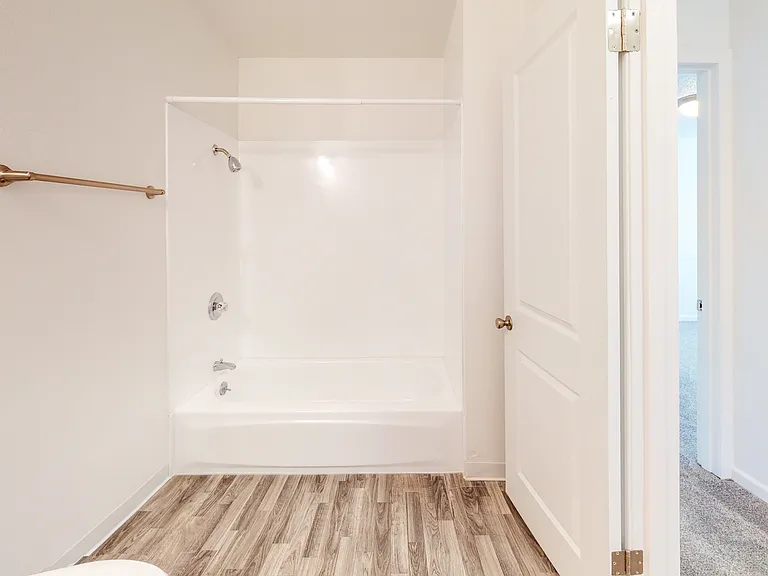 Villas-Des-Moines-Unit-B51-Bathroom_02122025