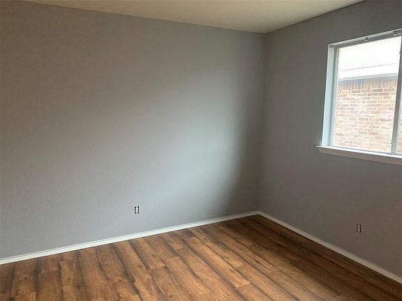 5th image of 5009 Lake Valley Ct