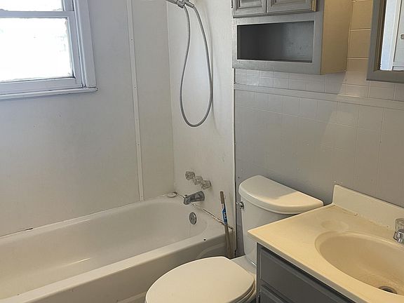 2nd image of 1202 Buccaneer Dr