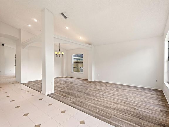 4th image of 503 Winding Hollow Ave