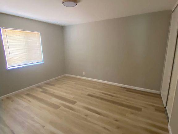 5th image of 10 Muirwood Ct