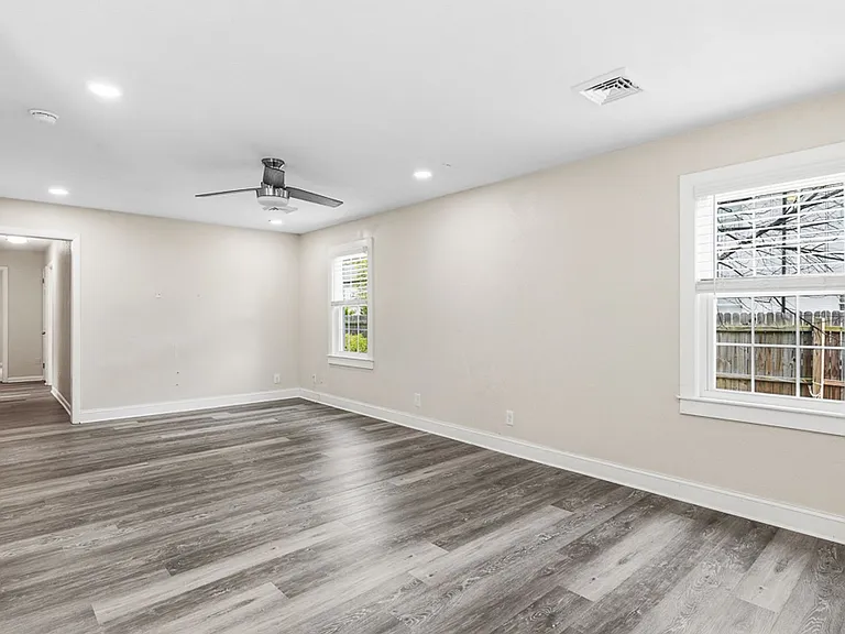 408 E Little Creek Rd — Photo 4