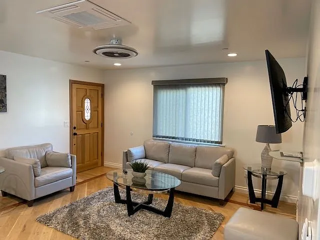 2851 Casitas Ave — Photo 5