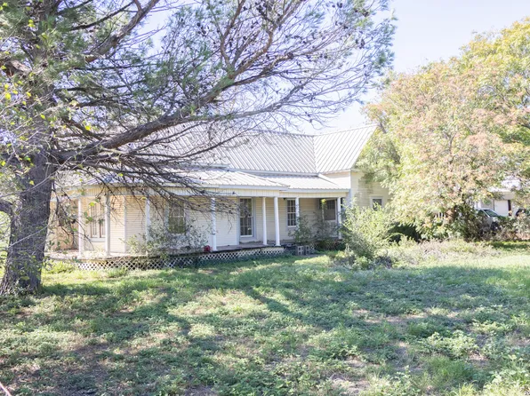 134 Kessler Ln, Knippa, TX 78870