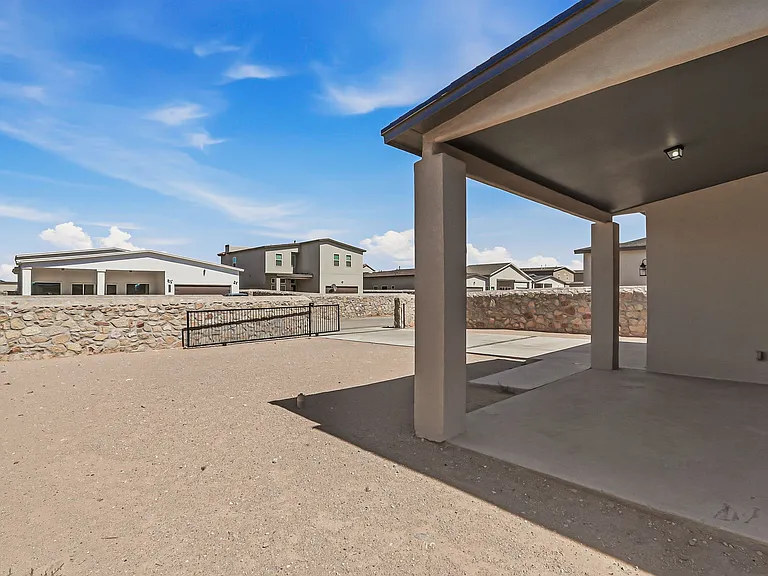2300 Sammy Cervantes St — Photo 35