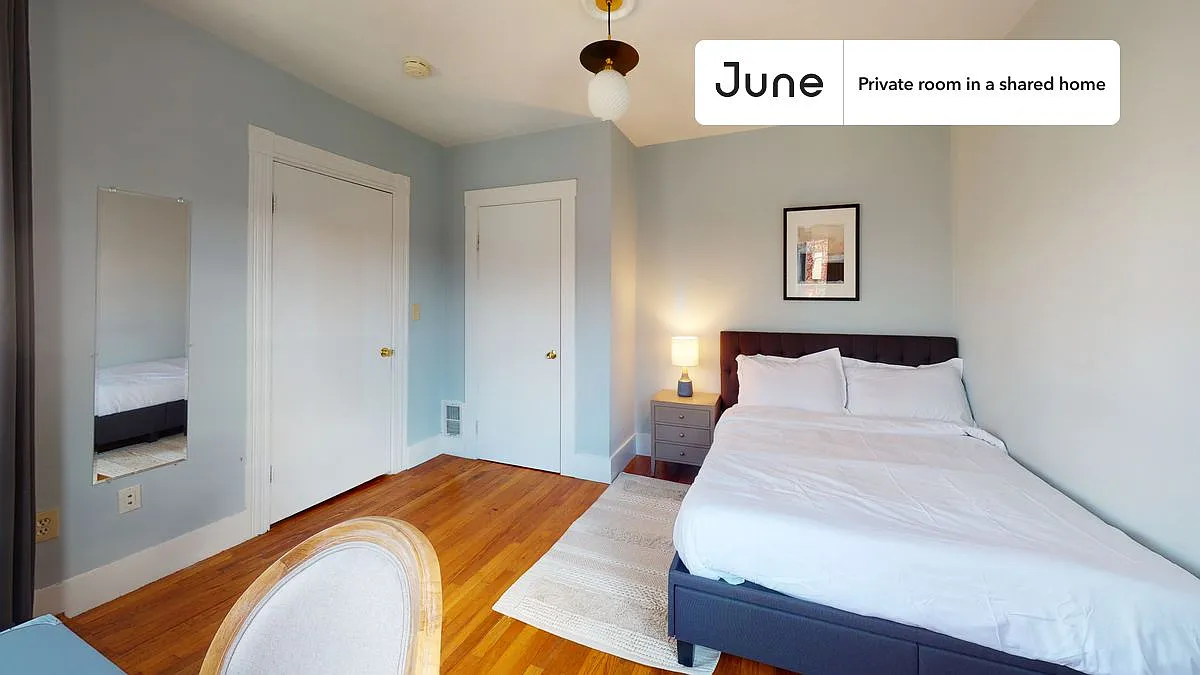 Full bedroom in 3 bed/2 bath home in Brighton #445 C — Photo 2