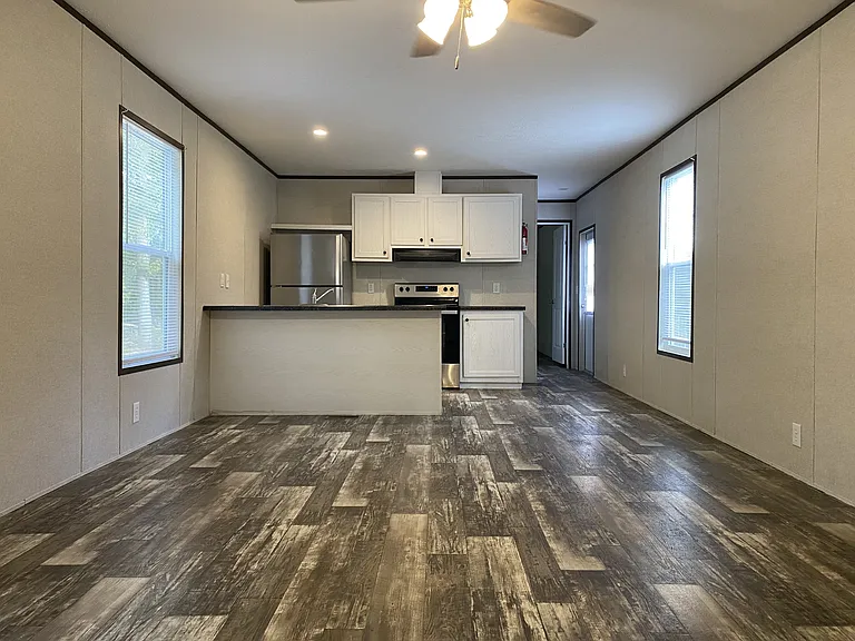 124 N Pine St — Photo 2