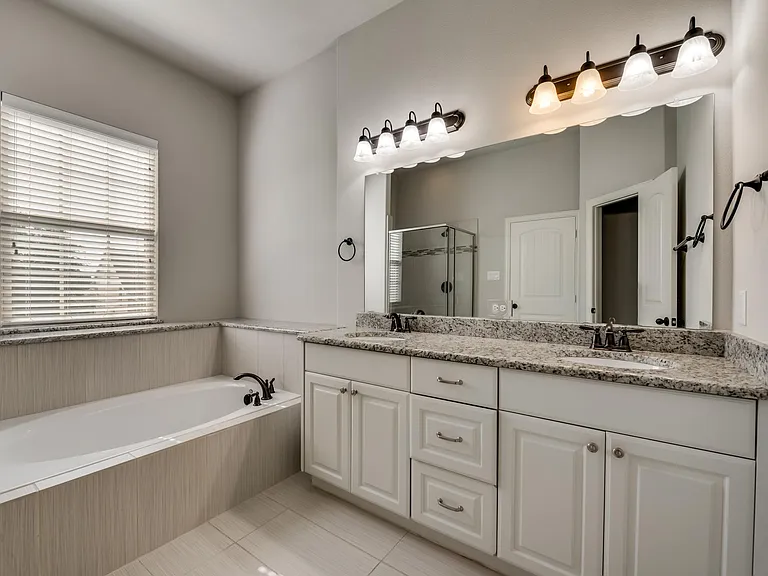 923 Whitehall Dr — Photo 20