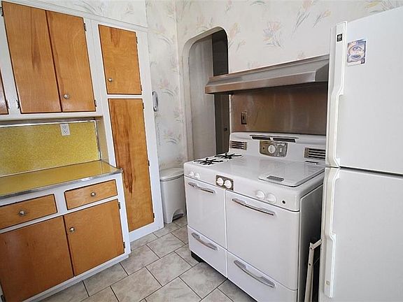 3rd image of 1721 E 38th St Floor 2