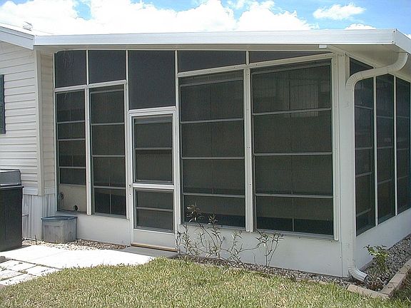 15x17 Lania w/vinyl Windows