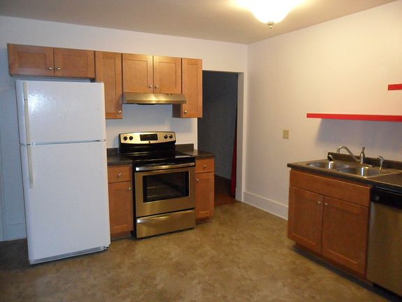 3rd image of 365 Potomac Ave #Lwr