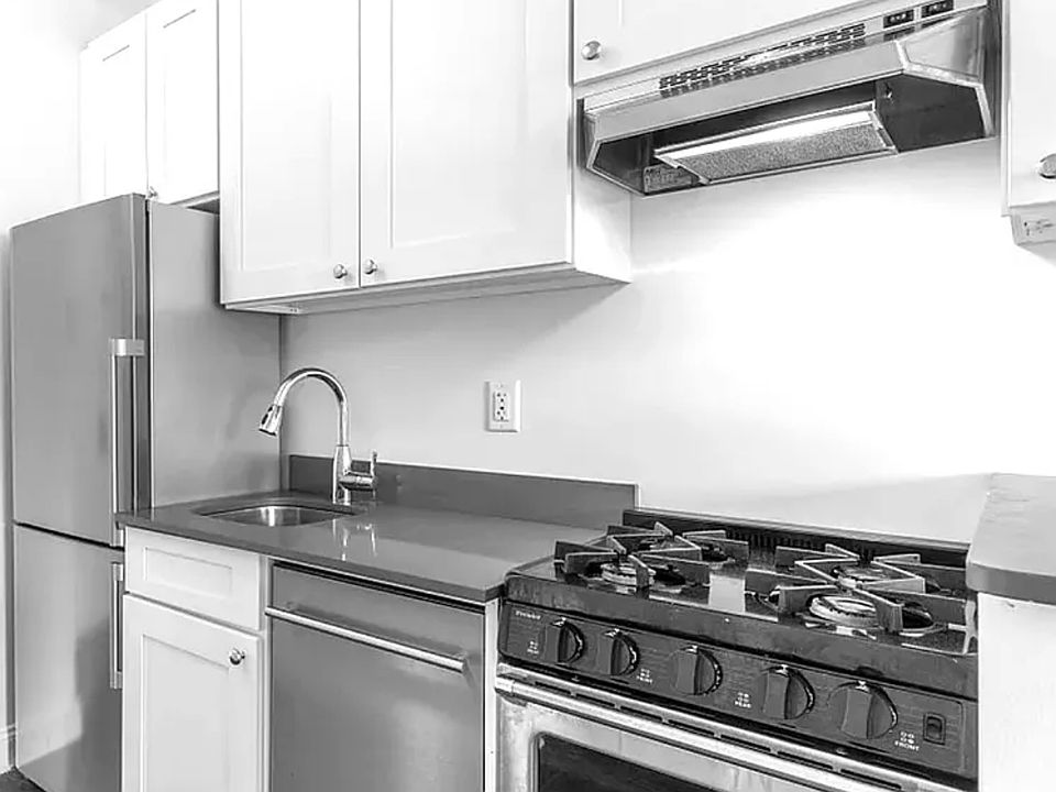 2nd image of 351 W 21st St #2
