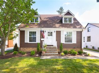 551 Elmwood Rd, Bay Village, OH 44140