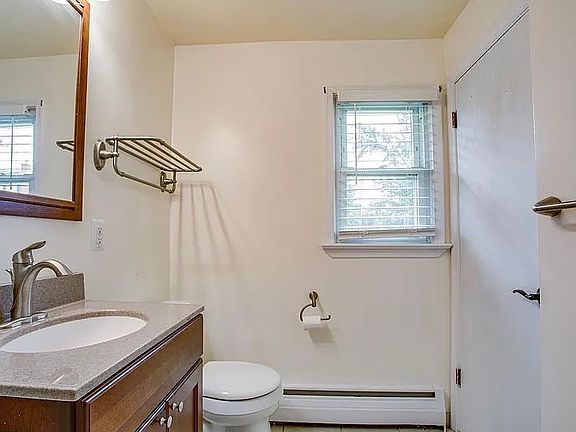 4th image of 1212 Riverview Ln