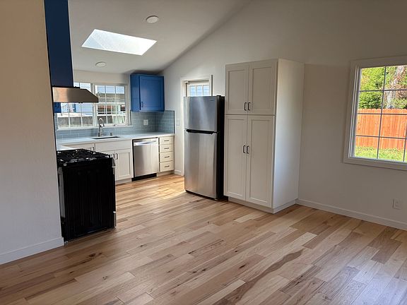 3rd image of 805 Estates Dr