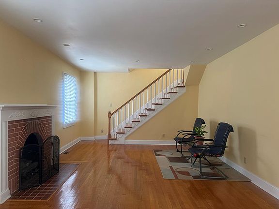 3rd image of 469 Hambley Blvd
