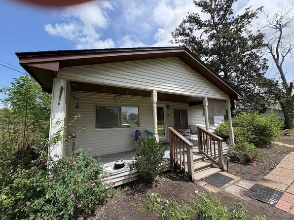 805 Beauty St, Dayton, TX 77535