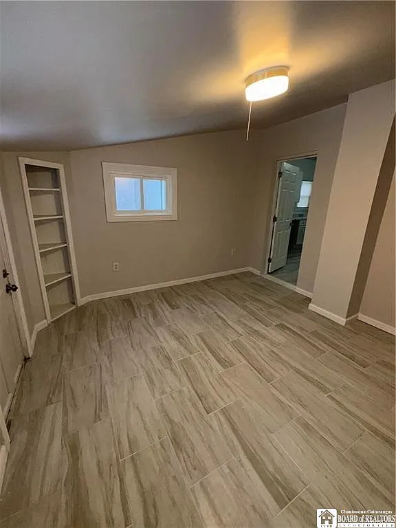 3 bed, 1.0 bath, 1956 sqft, $1,500 — Photo 4