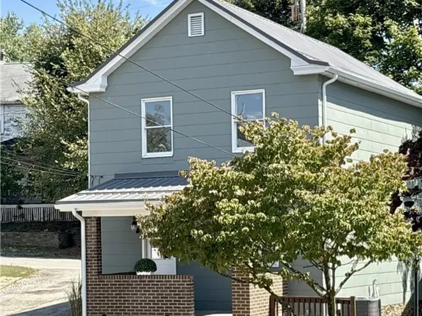 367 1st St, Leechburg, PA 15656