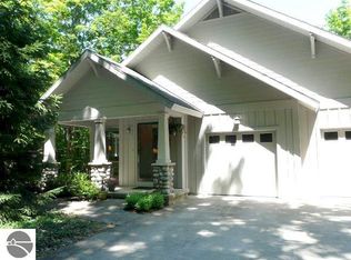 3943 W Cheney Woods Trl, Maple City, MI 49664