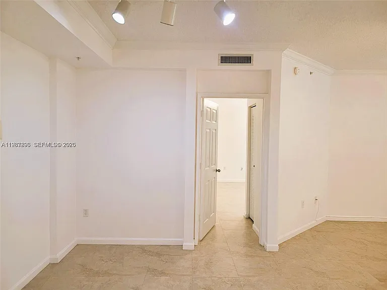 1919 Van Buren St #111A — Photo 6