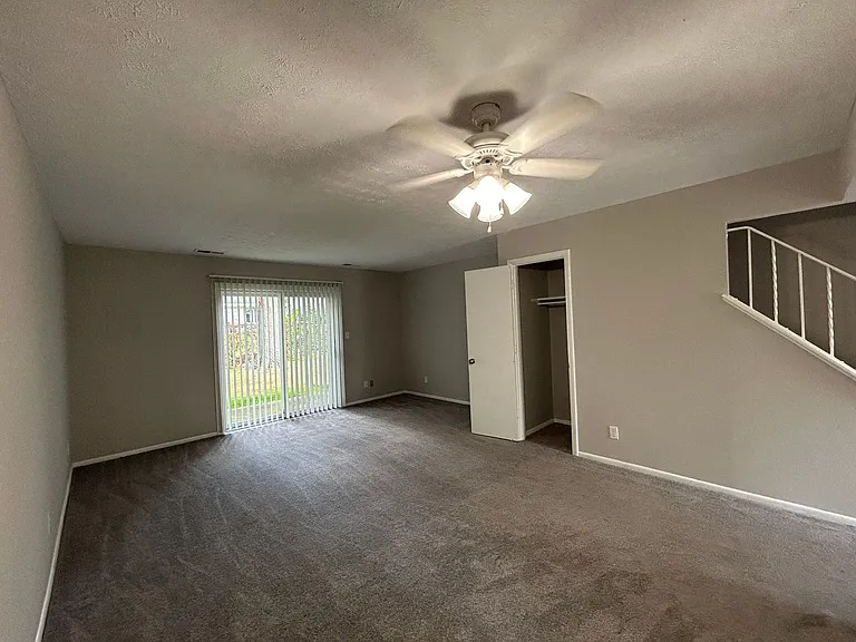 Fairview Court Apartments — Photo 43