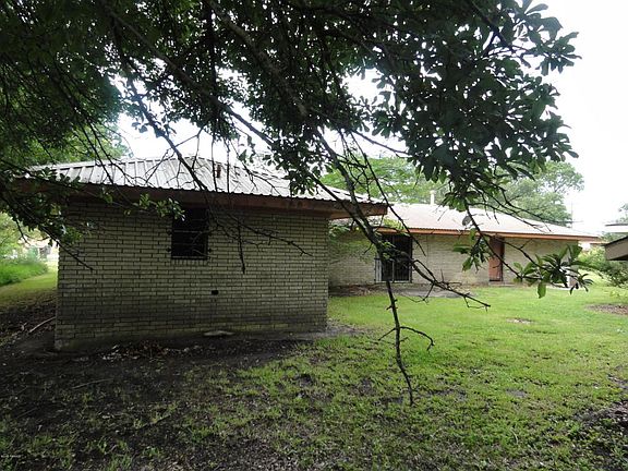 3rd image of 527 Peach St
