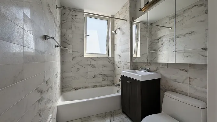 Bathroom, photo 1