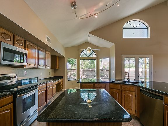 3rd image of 3710 N Wintergreen Way