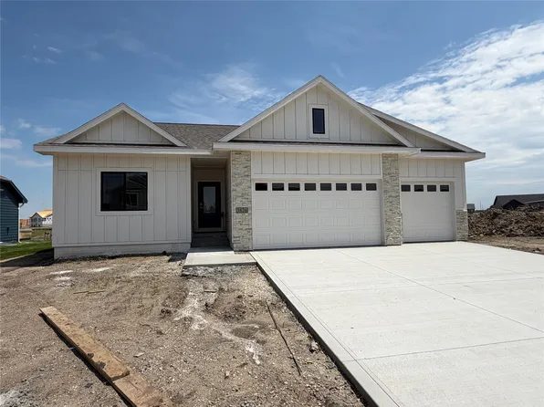 3826 NW Reinhart Dr, Ankeny, IA 50023