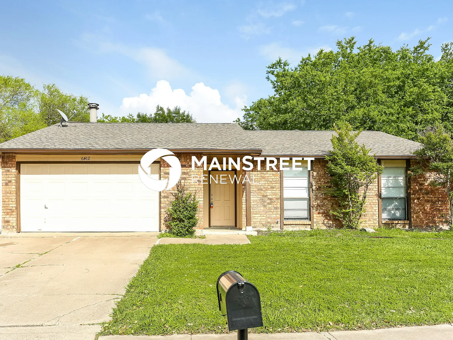 6412 Sandhurst Ln E — Photo 1