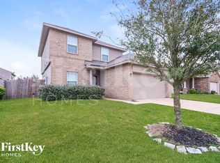 135 Mustang Stampede Dr, La Marque, TX 77568