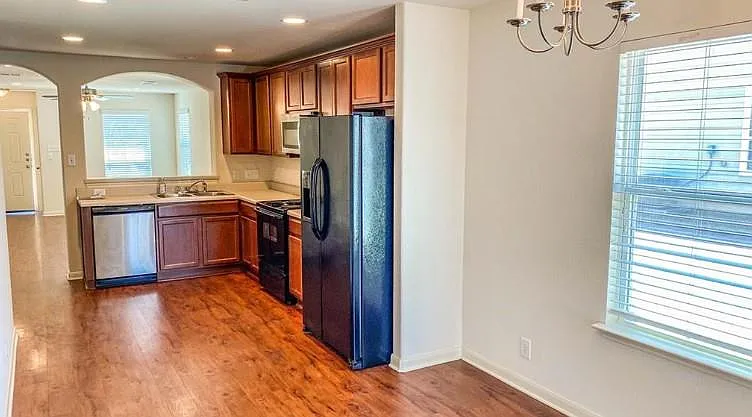 915 Alamo Plaza Dr — Photo 4