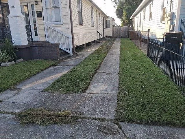 1216 Leonidas St — Photo 3