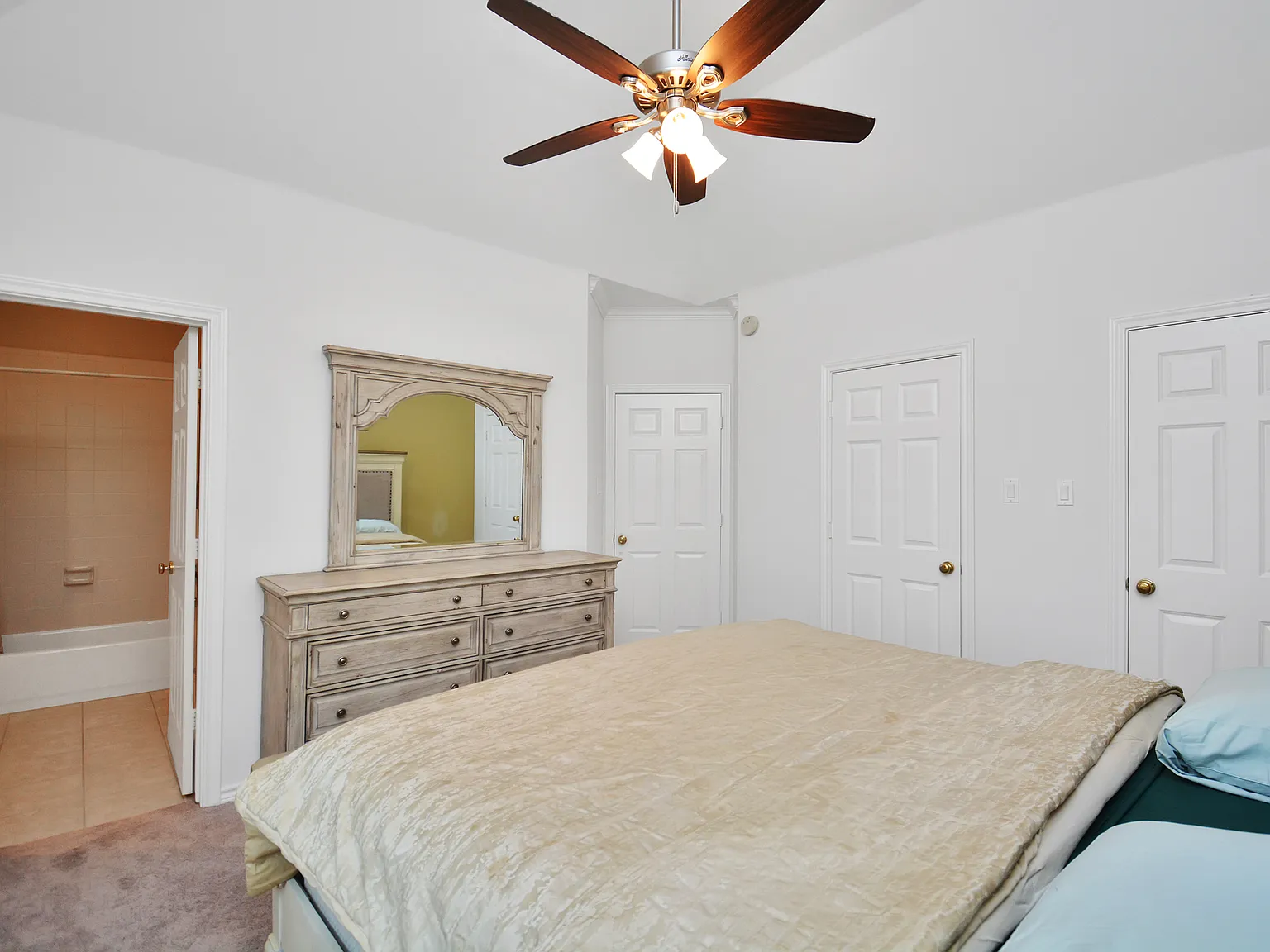3 bed, 3.5 bath, 2508 sqft, $4,700 — Photo 3