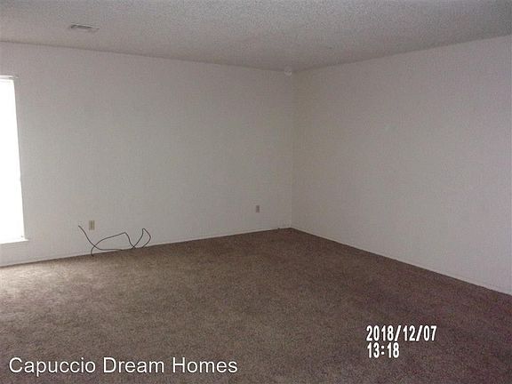 3rd image of 904 NE Tortoise Dr APT C