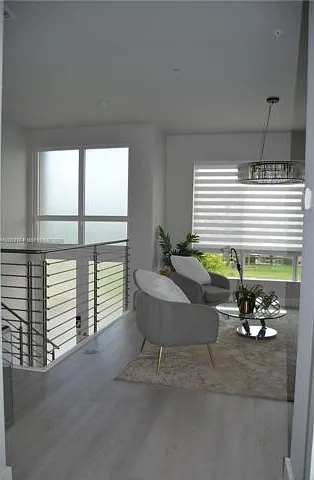 3 bed, 4.5 bath, 2399 sqft, $5,150 — Photo 3